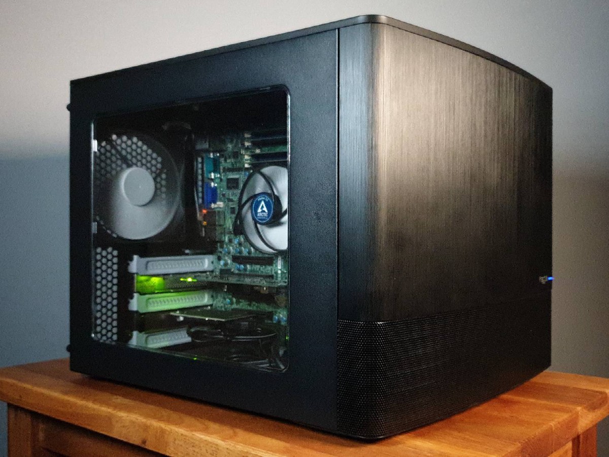 A view of the left side panel of the server.